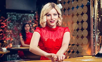 Người chơi tập trung vào chiến lược casino trực tuyến hello88vn